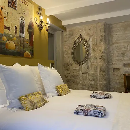 La Maison Des Augustins 4 Stars Et Fitness Bed & Breakfast 4*