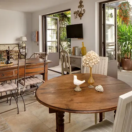 Bed & Breakfast La Maison Des Augustins 4 Stars Et Fitness 4*