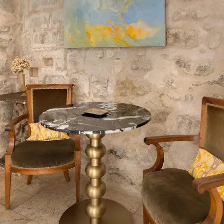 La Maison Des Augustins 4 Stars Et Fitness 4* Avignone