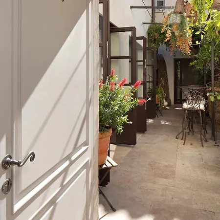 Bed and breakfast La Maison Des Augustins 4 Stars Et Fitness Aviñón