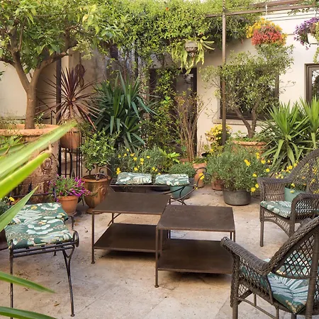 La Maison Des Augustins 4 Stars Et Fitness Bed and breakfast