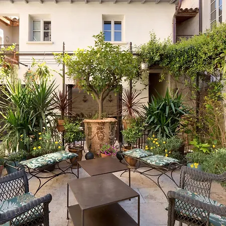 La Maison Des Augustins 4 Stars Et Fitness 4* Aviñón